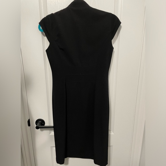 Calvin Klein sheath wrap dress. Size 4 - Picture 3 of 3